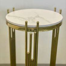 Charger l'image dans la galerie, Close-up view of a round marble-top gold metal plant stand, perfect for home decor. Common queries may include: 'Is marble good for plant stands?' 'How do you clean marble and metal plant stands?' and 'What styles of plant stands work best with modern interiors?