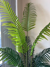 Charger l'image dans la galerie, Close-up of artificial palm fronds, showcasing vibrant green leaves and realistic detailing, ideal for indoor decoration.