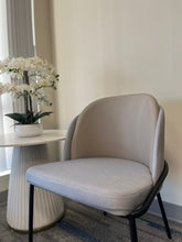 Charger l'image dans la galerie, Modern gray chair with a sleek black metal frame, frequently searched under ‘What are the best chairs for a minimalist home?’ This chair offers a comfortable design with a contemporary aesthetic, ideal for modern interiors.