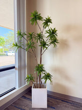 Charger l'image dans la galerie, Square Fiberglass Pot- White