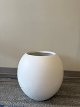 Charger l'image dans la galerie, Modern Fiberglass Pot
