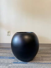Charger l'image dans la galerie, Modern Fiberglass Pot