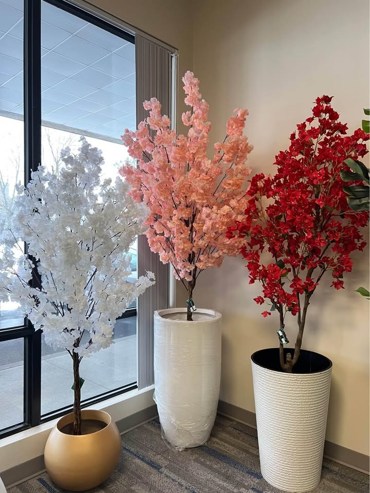 Elevate Everyday Spaces: How to Use Faux Florals for Home Makeovers