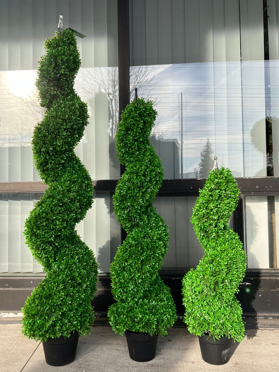 The Benefits of Choosing UV-Resistant Artificial Plants for Outdoor Spaces