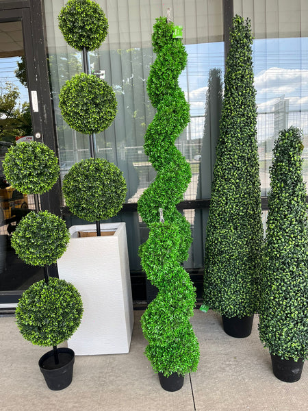 Incorporating Boxwood Topiary into Your Home Décor