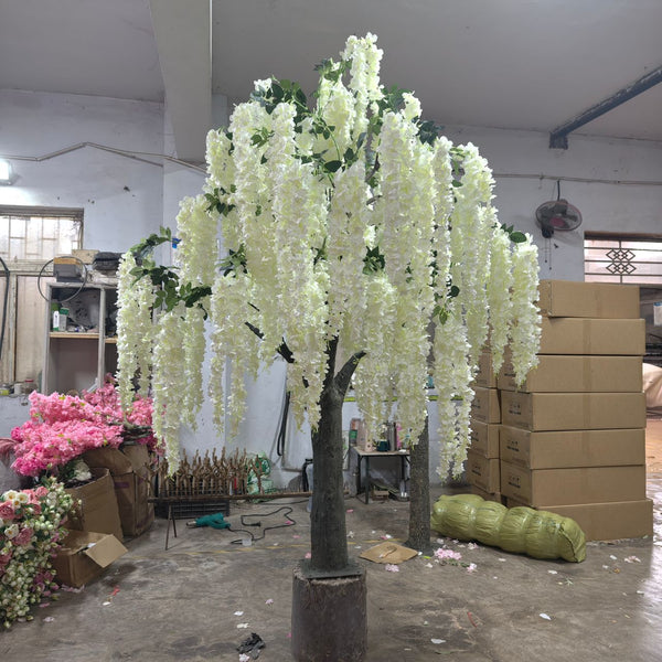 Using Cherry Blossoms and Wisteria Trees for Dreamy Wedding Décor