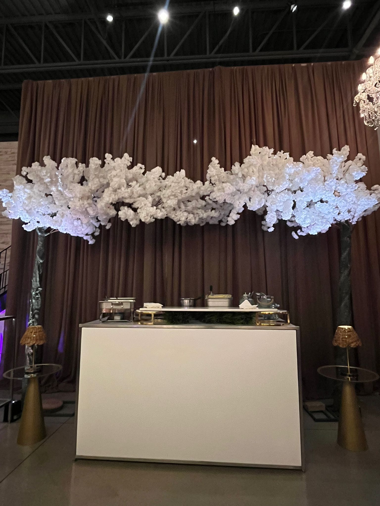 Elegant Wedding Photo Backdrop Ideas Featuring Artificial Trees