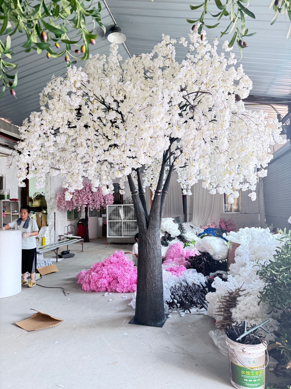 Top Event Themes That Look Stunning with Rental Trees