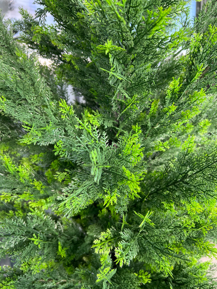 Artificial cedar tree with UV resistance -7’