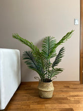 Load image into Gallery viewer, Artificial palm tree - 4 ft
