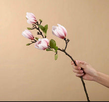 Charger l&#39;image dans la galerie, Real touch Artificial Flower stem - Light Pink Magnolia
