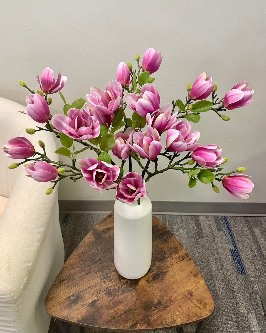 Real touch Artificial flower stems and Bouquet (5 Magnolia)