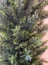 Charger l&#39;image dans la galerie, Artificial cedar tree with UV resistance -6’

