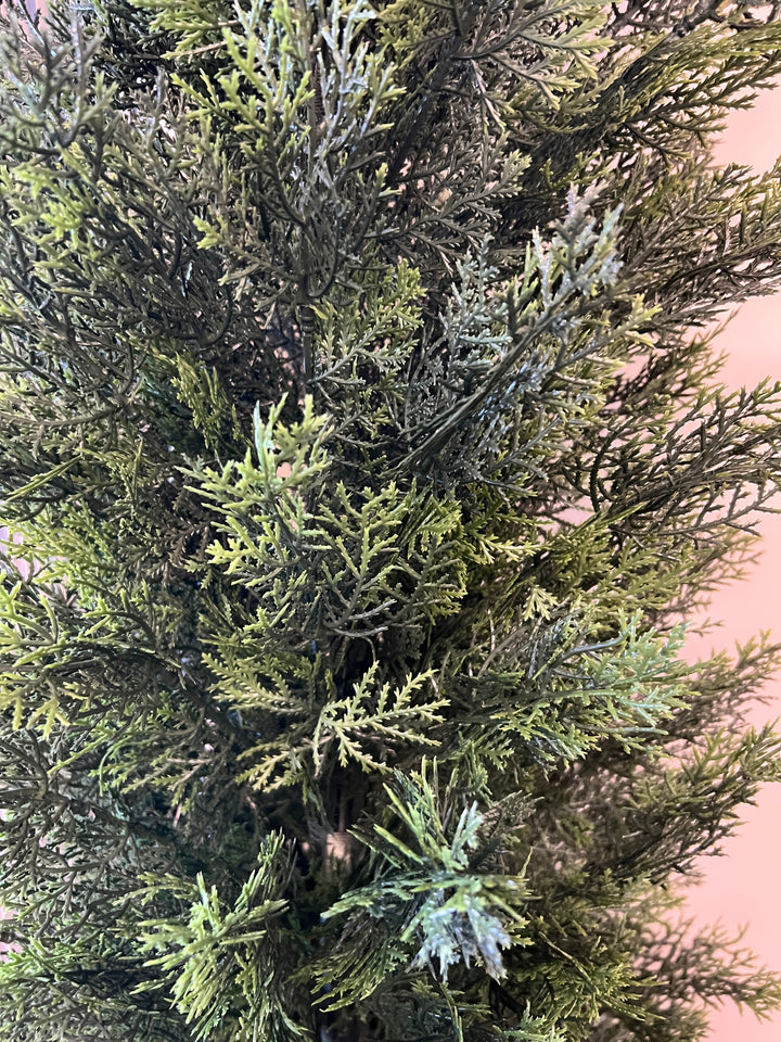 Artificial cedar tree with UV resistance -7’