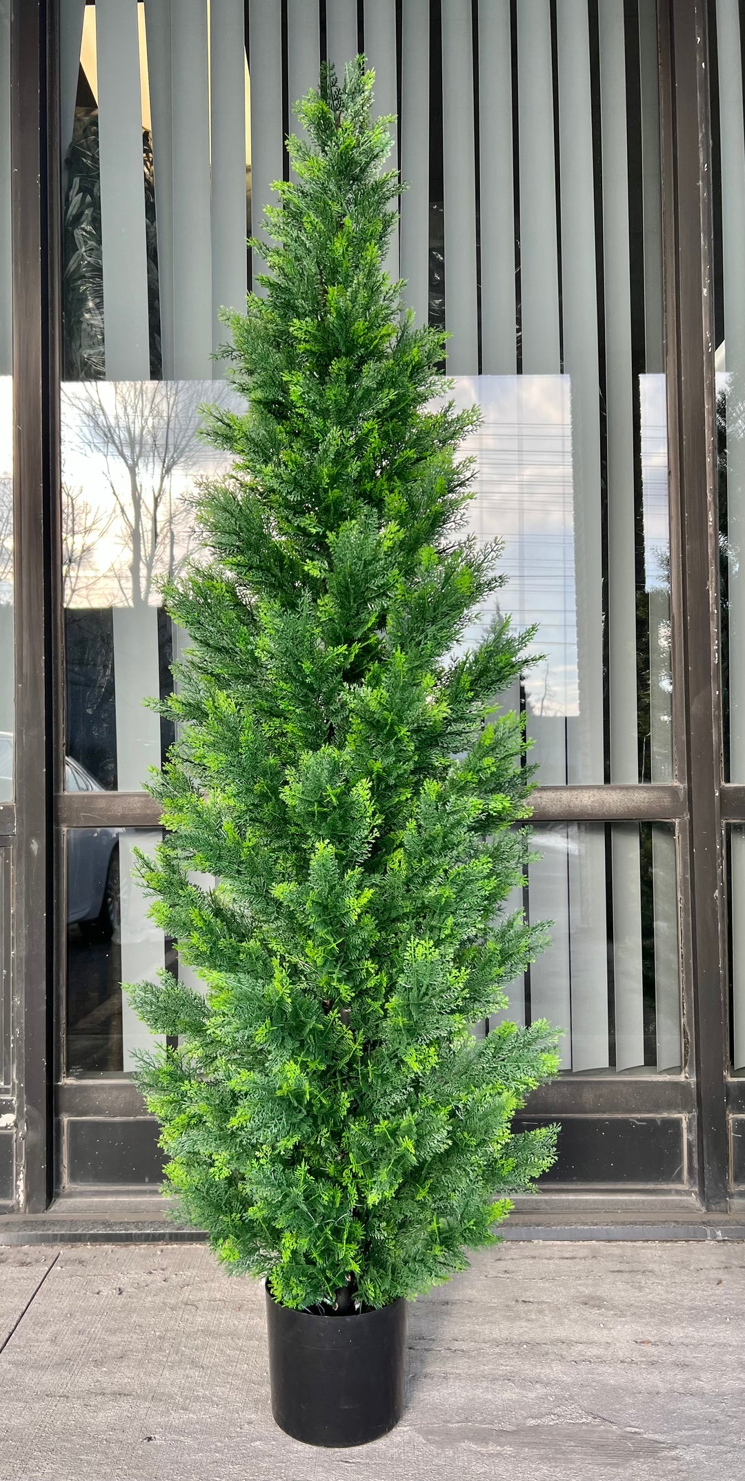 Lifelike artificial cedar tree 