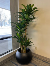 Load image into Gallery viewer, Artificial Yucca tree - 6&#39;
