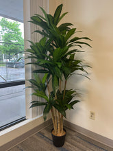 Load image into Gallery viewer, Artificial Yucca plant - 6&#39;
