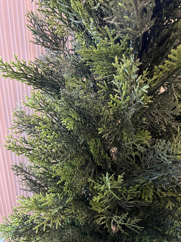 Artificial cedar tree with UV resistance -7’