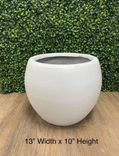 Charger l&#39;image dans la galerie, Round Cement Pots - Grey &amp; White
