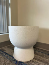 Charger l&#39;image dans la galerie, Modern White Cement Pedestal Planter
