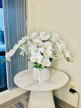 Charger l&#39;image dans la galerie, Real touch artificial White orchid Arrangement (6 Stems)
