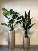 Charger l&#39;image dans la galerie, Fiberglass Cylindrical Planters
