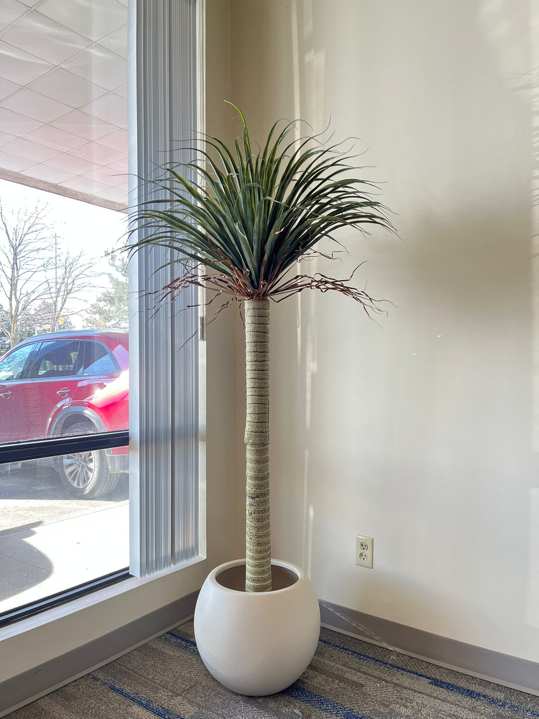 Off-Whtie Round PE Planter