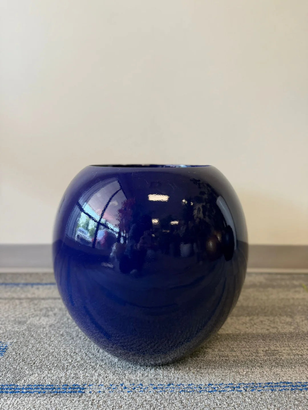 Chic Round Fiberglass Planters