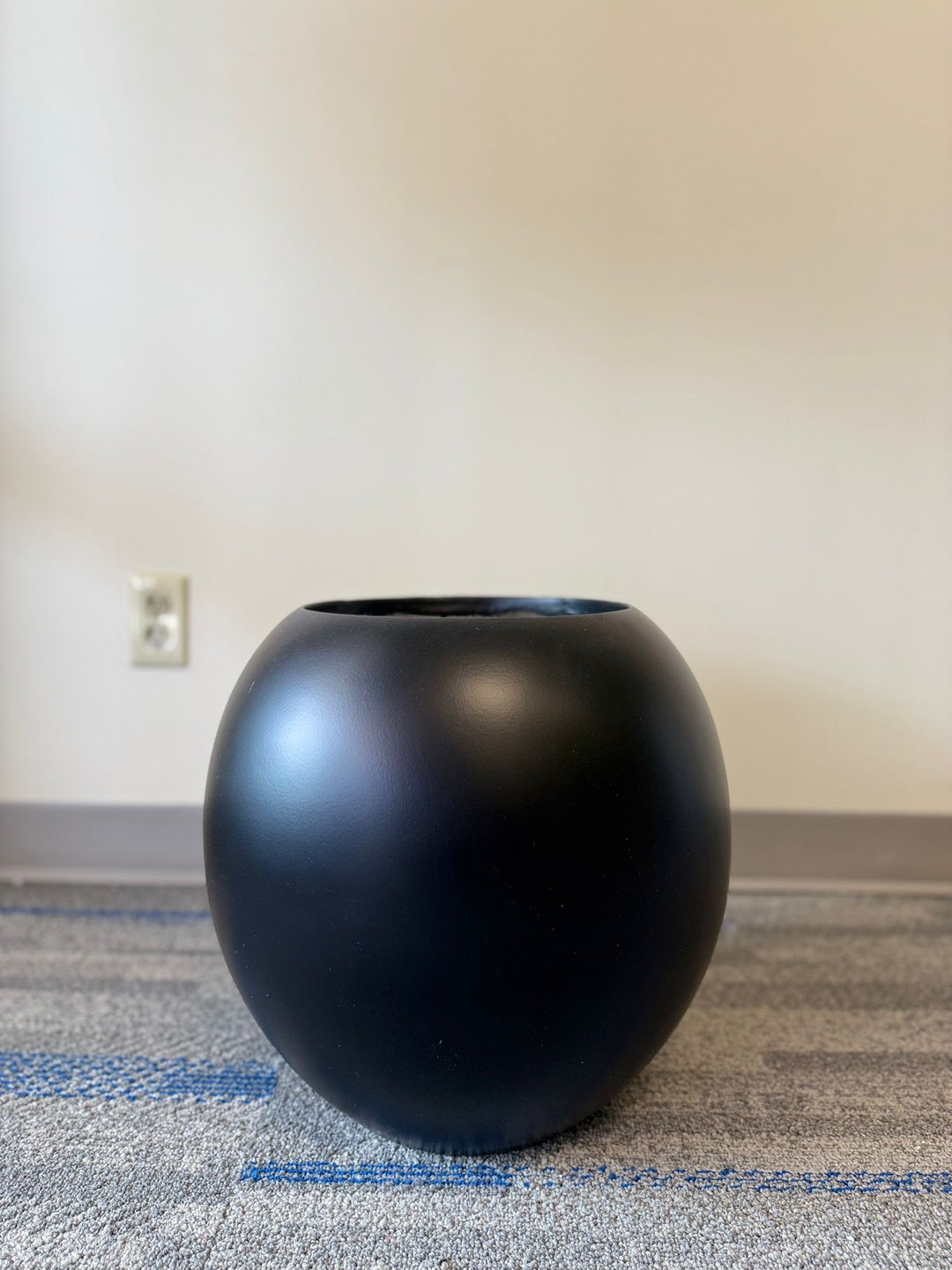 Modern Fiberglass Pot