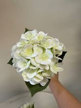 Charger l&#39;image dans la galerie, Artificial White Hydrangea Stems
