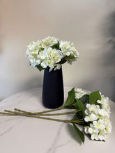 Charger l&#39;image dans la galerie, Artificial White Hydrangea Stems
