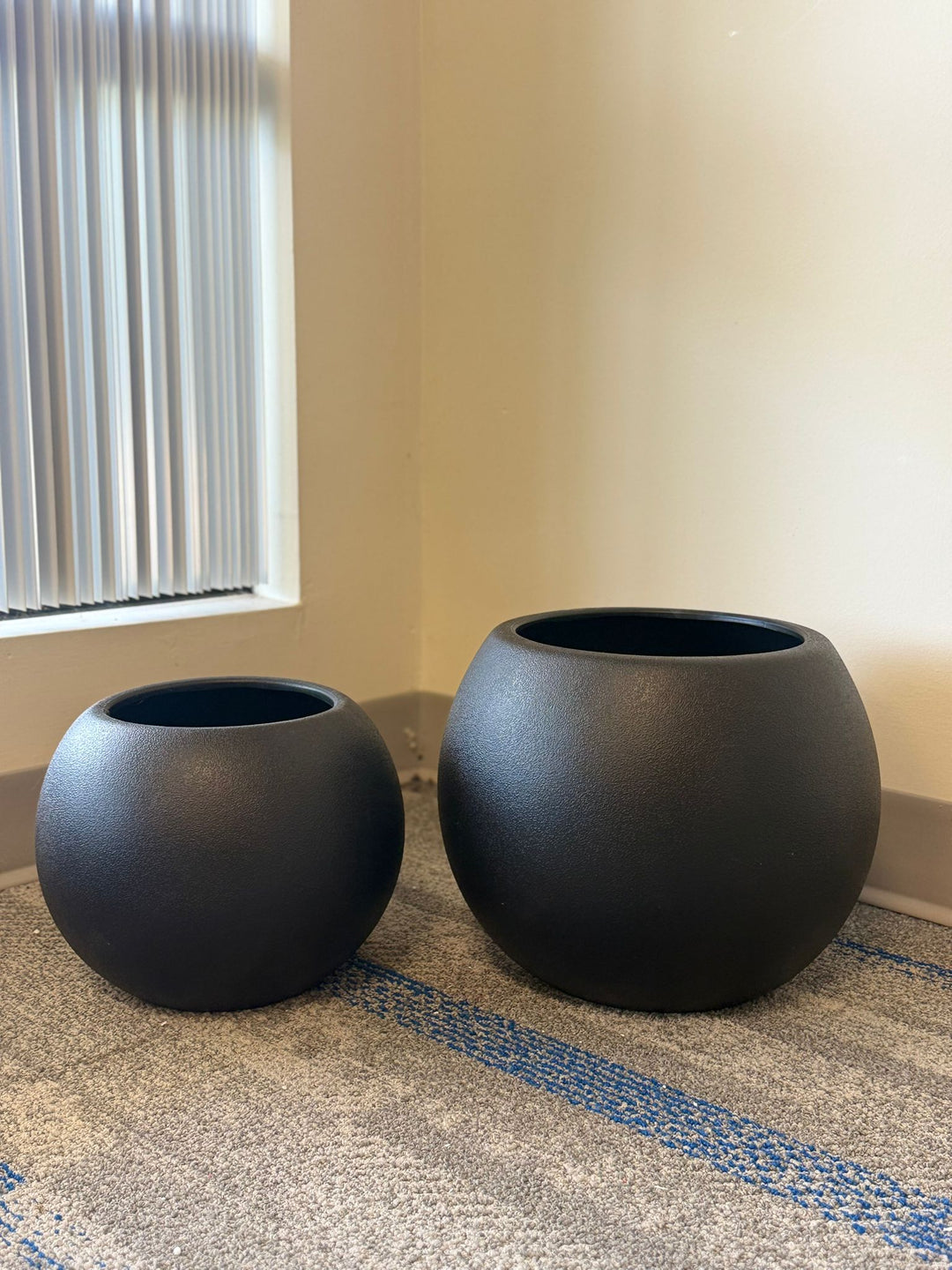 Off-Whtie Round PE Planter