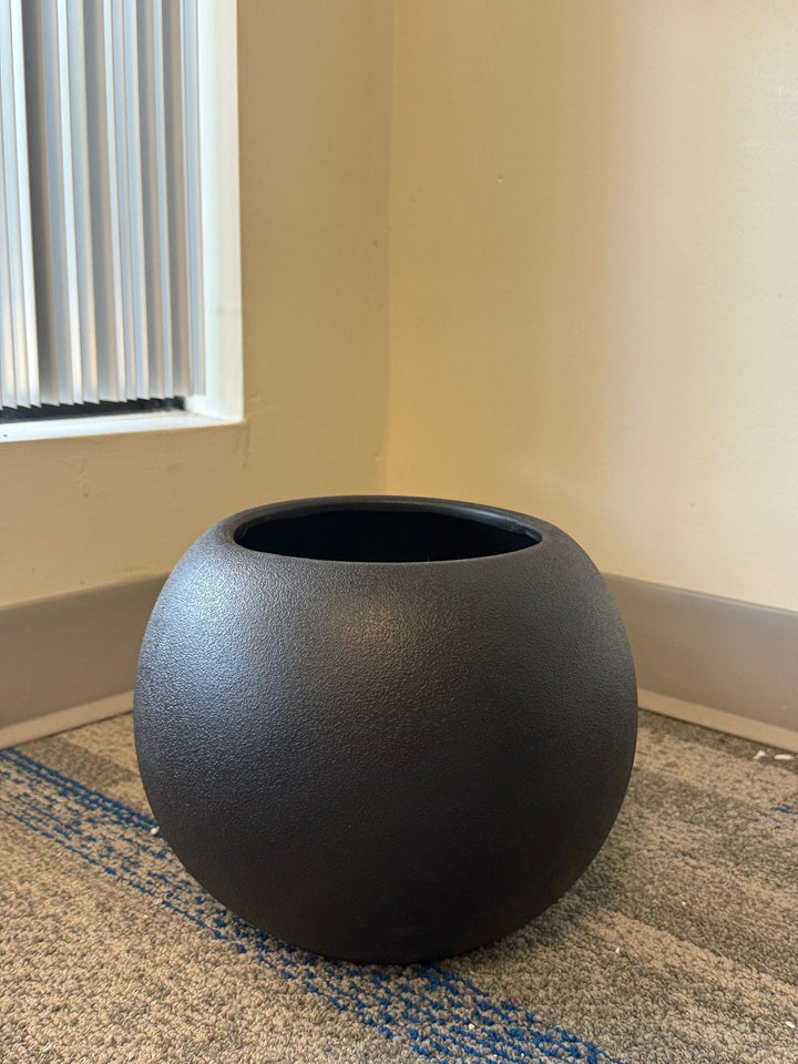 Off-Whtie Round PE Planter