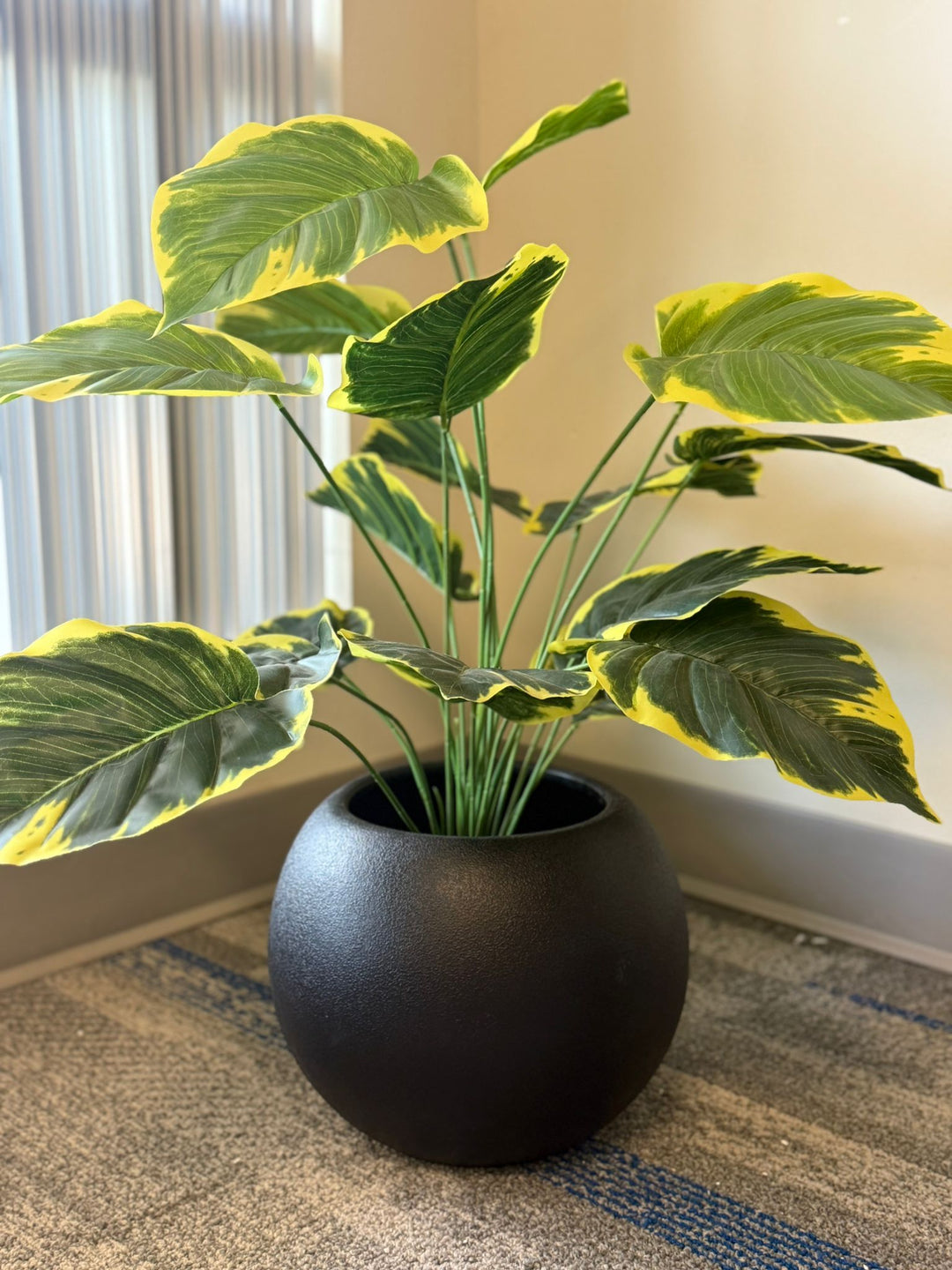 Off-Whtie Round PE Planter