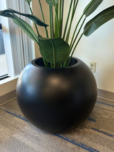 Charger l&#39;image dans la galerie, Oversize White Fiberglass Globe Pot (21&quot; H x 25&quot; W)
