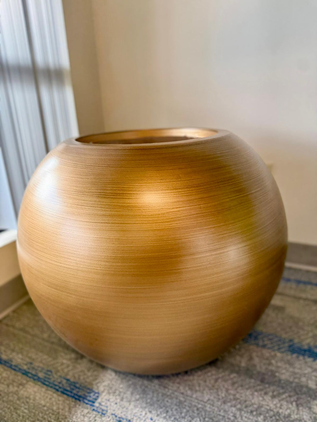 Chic Round Fiberglass Planters