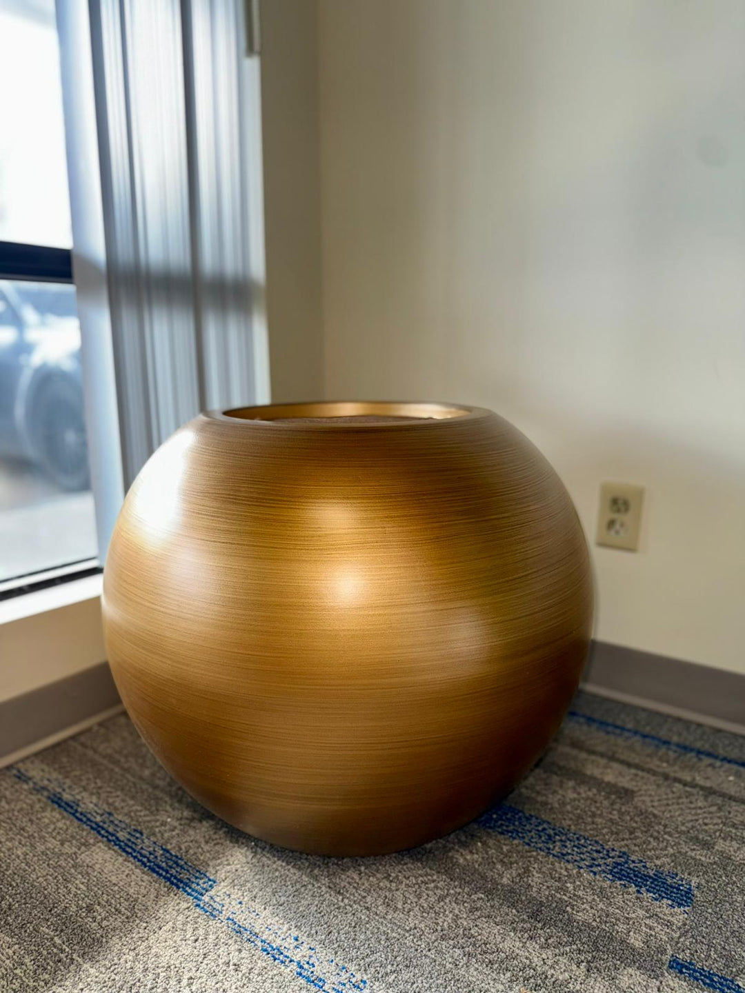 Chic Round Fiberglass Planters