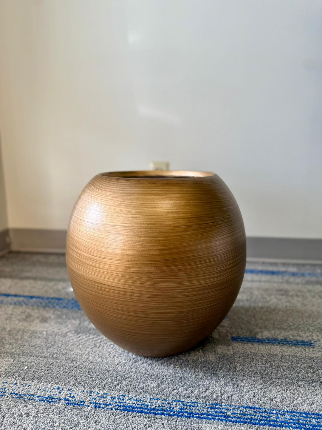 Chic Round Fiberglass Planters