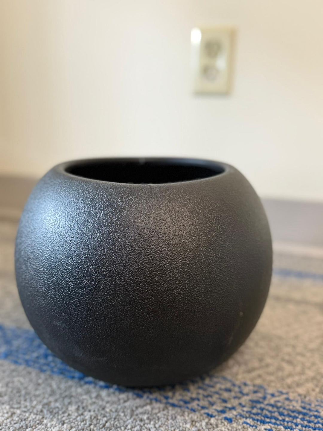 Classic Round PE Planters