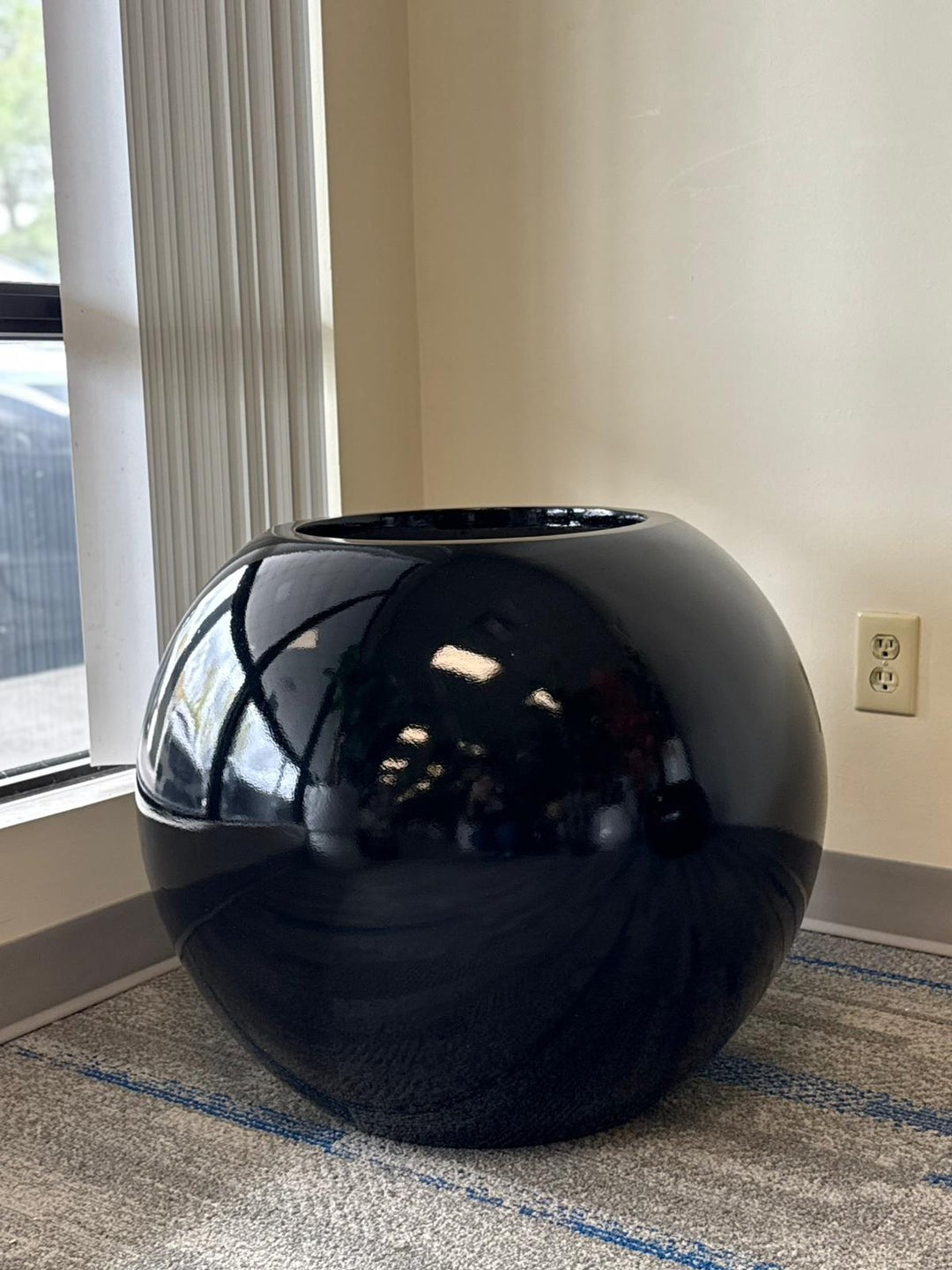 Chic Round Fiberglass Planters