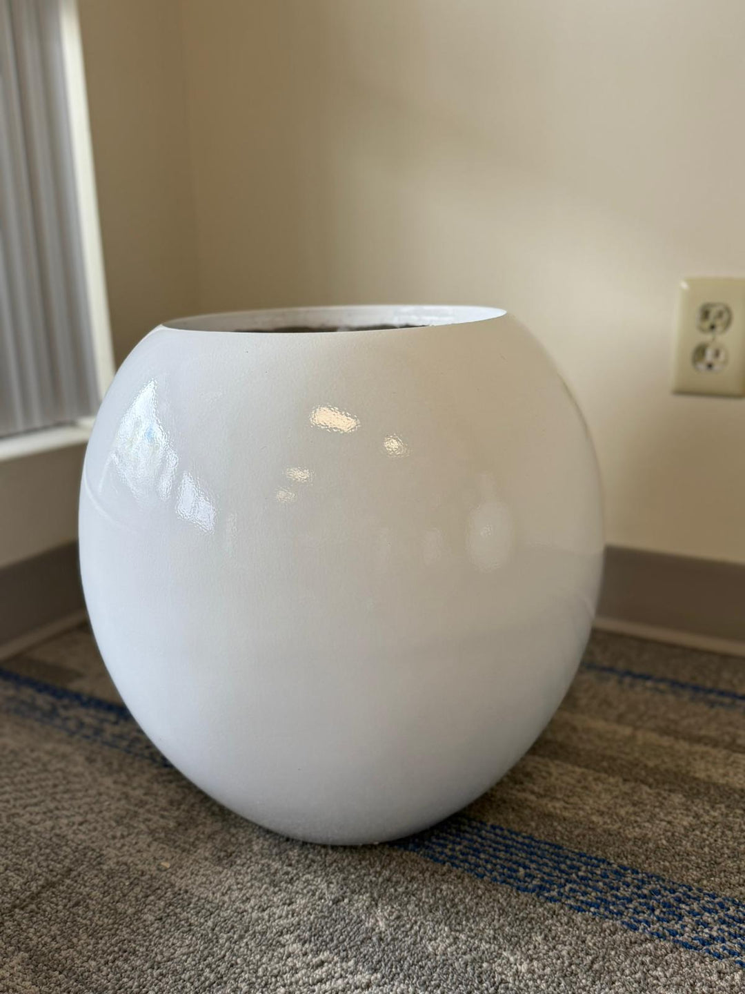 Modern Fiberglass Pot