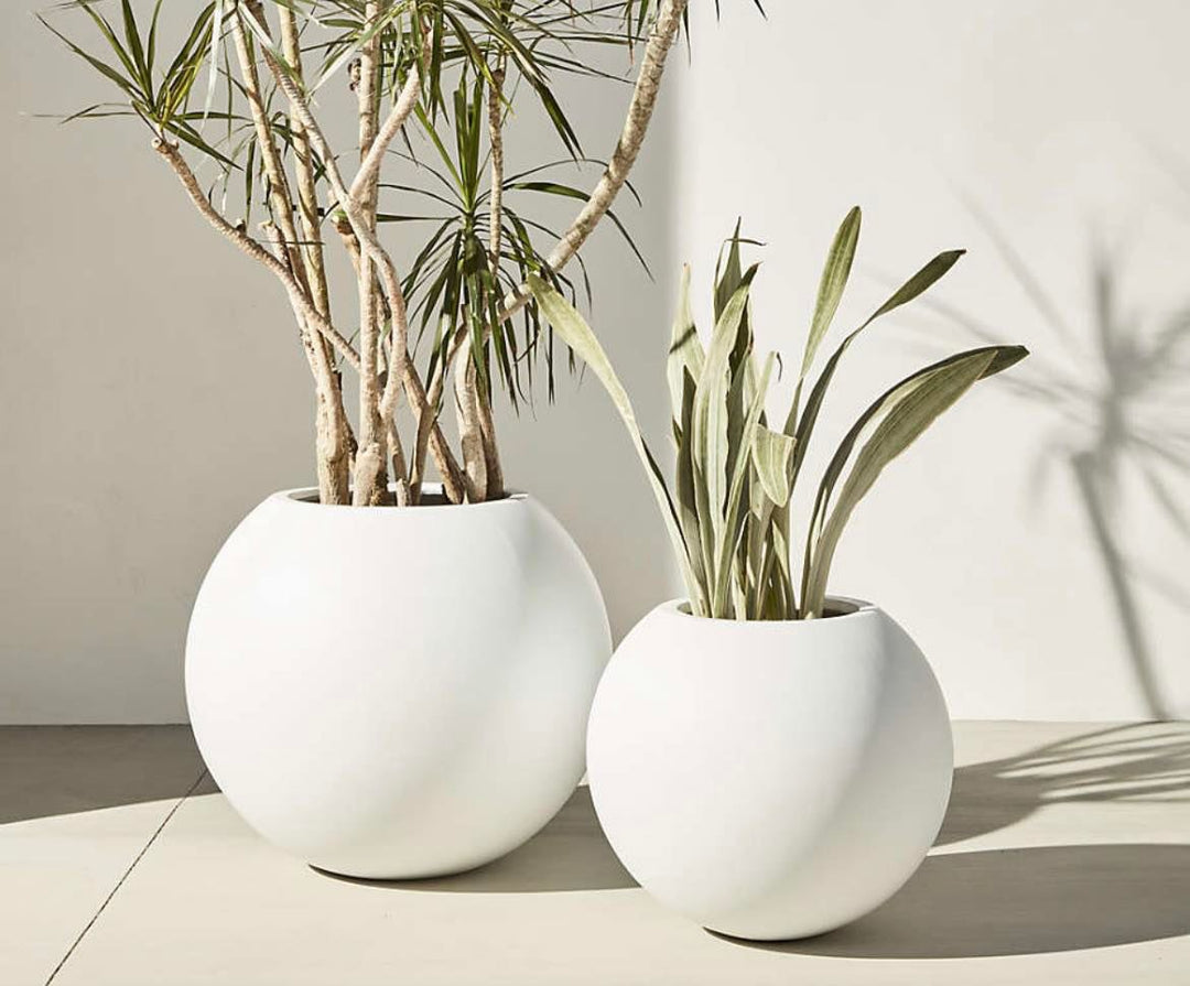 Fiberglass pot - white (16" W x 13" H )
